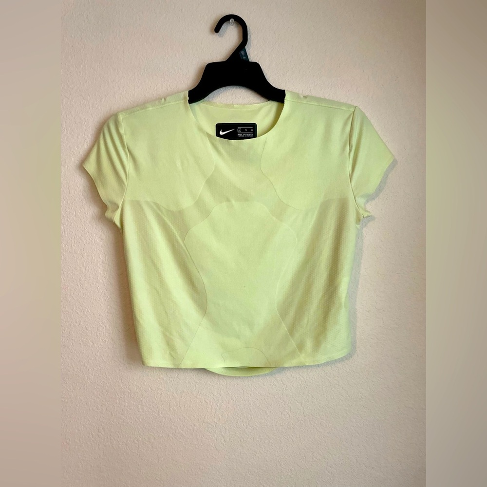 Nike Women's Light Yellow Short Sleeve Crop Tee